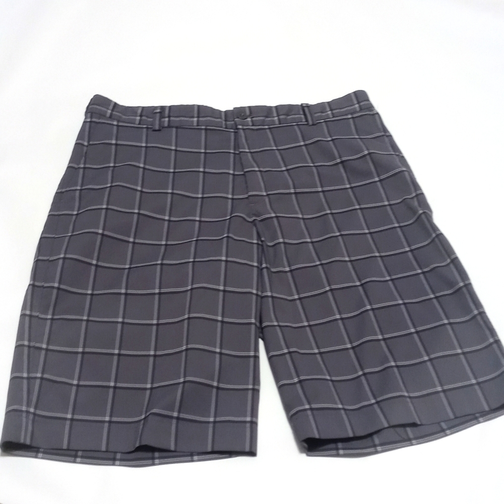 Mens Nike golf shants...